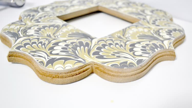 Showing the sanded edge of the picture frame