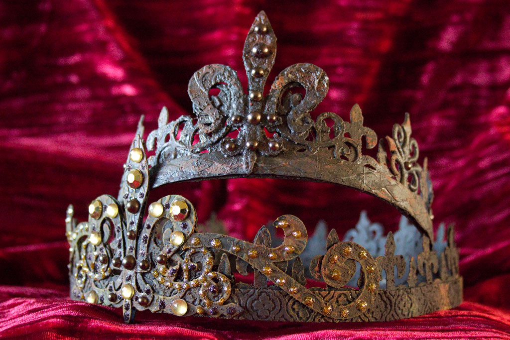 diy Faux metal grunge crowns
