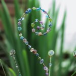 Flower studs made of wire and beads: craft idea with a wow effect