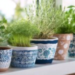 Painting flower pots: colorful eye-catchers for the balcony