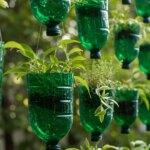 Planters made from plastic bottles: This is how the balcony becomes greener